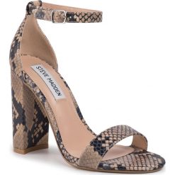 Sandały STEVE MADDEN - Carrson Sandal SM11000713-03001-862 Tan Snake. Pomarańczowe klapki damskie Steve Madden, bez wzorów, ze skóry ekologicznej, bez obcasa, na obcasie. Za 429,00 zł.