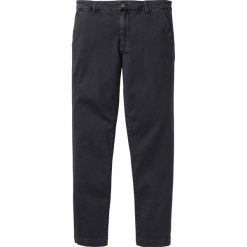 Spodnie chino Regular Fit bonprix czarny. Czarne spodnie męskie bonprix, m, bez wzorów. Za 69,99 zł.