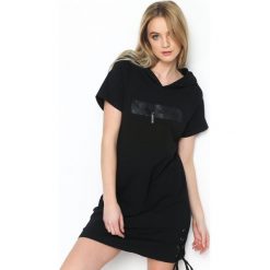 Sukienki hiszpanki: Czarna Sukienka Sporty Look