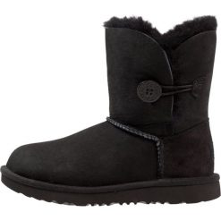 UGG BAILEY BUTTON II Botki black. Czarne buty zimowe damskie Ugg, z wełny. Za 669,00 zł.