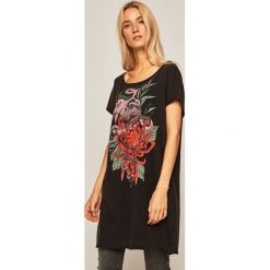 Medicine - T-shirt by Agata Morzyk, Tattoo Konwent. Czarne t-shirty damskie MEDICINE, s, z nadrukiem, z bawełny, z okrągłym kołnierzem. W wyprzedaży za 39,90 zł.