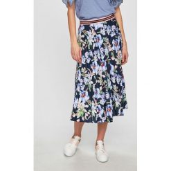 Answear - Spódnica Secret Garden. Różowe spódniczki damskie ANSWEAR, s, bez wzorów, z elastanu, z podwyższonym stanem, midi, rozkloszowane. W wyprzedaży za 89,90 zł.