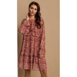 Brązowa Sukienka Irintia. Pomarańczowe sukienki damskie Renee, s, bez wzorów, bez kołnierzyka, bez rękawów, mini. Za 129,99 zł.