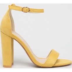Glamorous - Sandały. Białe sandały damskie Glamorous, bez wzorów, z materiału, bez obcasa, na obcasie, na klamry. W wyprzedaży za 129,90 zł.
