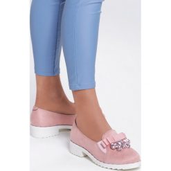 Różowe Półbuty Rock My World. Różowe półbuty damskie Renee, z aplikacjami, rockowe, bez obcasa, na obcasie, bez zapięcia. Za 89,99 zł.