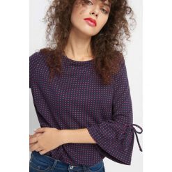 Koszulka z rozkloszowaniem. Niebieskie t-shirty damskie Orsay, xs, z dzianiny, z kontrastowym kołnierzykiem. Za 69,99 zł.
