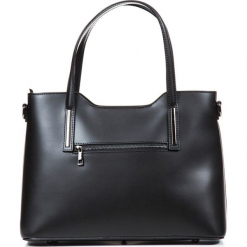 Skórzana torebka w kolorze czarnym - 45 x 37 x 13 cm. Czarne torebki klasyczne damskie Mia Tomazzi, w paski, z materiału. W wyprzedaży za 409,95 zł.