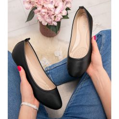 Balerinki damskie Abloom JZ-1082 Czarne. Czarne baleriny damskie ABLOOM, bez wzorów, z tworzywa sztucznego, eleganckie, bez obcasa. Za 49,00 zł.
