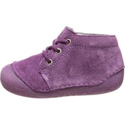 Skórzane buty w kolorze fiołkowym do nauki chodzenia. Fioletowe buciki niemowlęce Richter, ze skóry, na sznurówki. W wyprzedaży za 85,95 zł.