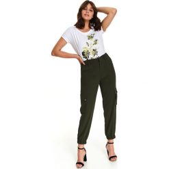 T-shirt z nadrukiem. Białe t-shirty damskie Top Secret, z nadrukiem, z bawełny, klasyczne, z klasycznym kołnierzykiem. W wyprzedaży za 14,99 zł.