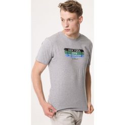 Szara Koszulka Go Round. Szare koszulki męskie Born2be, xl, bez wzorów, bez kołnierzyka, bez rękawów. Za 39,99 zł.