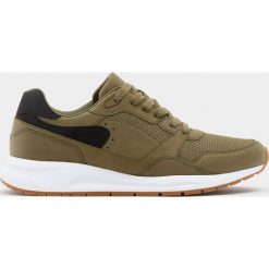 Zielone buty sportowe w miejskim stylu. Zielone buty sportowe damskie Pull&Bear, bez wzorów, sportowe. Za 129,00 zł.