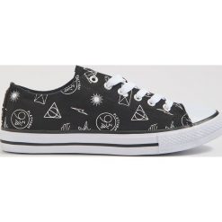 Trampki Harry Potter - Czarny. Czarne trampki i tenisówki damskie Sinsay, bez wzorów, bez zapięcia. Za 59,99 zł.