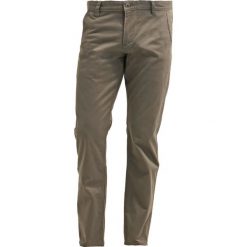 Chinosy męskie: DOCKERS ALPHA Spodnie materiałowe dark pebble core