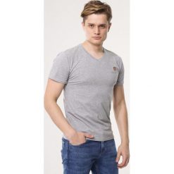 Szara Koszulka Compete Against. Szare koszulki męskie Born2be, xl, z nadrukiem, z dzianiny, z dekoltem w serek, bez rękawów. Za 39,99 zł.
