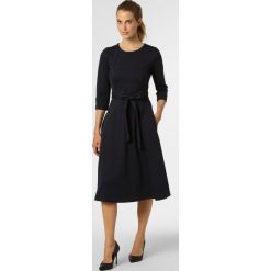 Apriori - Sukienka damska, niebieski. Niebieskie sukienki damskie Apriori, bez wzorów, z dekoltem karo, bez rękawów, midi. Za 349,95 zł.