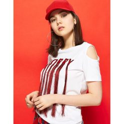 Czapka z daszkiem - Czerwony. Czerwone czapki damskie Cropp, bez wzorów. Za 49,99 zł.