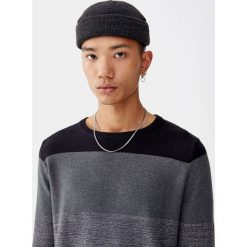 Cieniowany sweter z cienkiej dzianiny. Czarne swetry klasyczne męskie marki Pull&Bear, m, z dzianiny. Za 99,90 zł.
