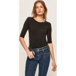 Tommy Hilfiger - T-shirt. Niebieskie bluzki damskie TOMMY HILFIGER, s, bez wzorów, z elastanu, z okrągłym kołnierzem, z krótkim rękawem. Za 199,90 zł.