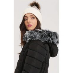 Khaki Czapka Hands Up. Brązowe czapki damskie marki other, bez wzorów, ze splotem. Za 39,99 zł.