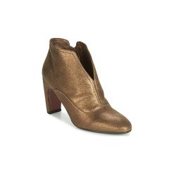 Botki Chie Mihara FEDORA. Żółte botki damskie Chie Mihara, bez obcasa, bez zapięcia. Za 1399,00 zł.