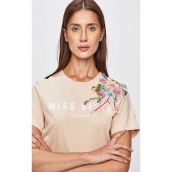 Miss Sixty - T-shirt. Bluzki damskie Miss Sixty, s, z aplikacjami, z bawełny, z okrągłym kołnierzem. Za 549,90 zł.