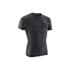 Koszulka do biegania SKINCARE Kiprun męska. Czarne koszulki sportowe męskie marki KALENJI, xl, z elastanu, do biegania. Za 59,99 zł.
