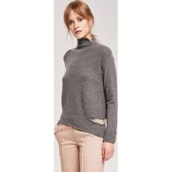 Kaszmirowy sweter w kolorze szarym. Szare swetry damskie ZOCHA, m, z kaszmiru. W wyprzedaży za 509,95 zł.