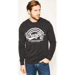 Bluza Wrangler Logo Crew W6C0HAX15. Niebieskie bluzy męskie Wrangler, m, bez wzorów, bez kołnierzyka, bez rękawów, bez kaptura. W wyprzedaży za 149,00 zł.
