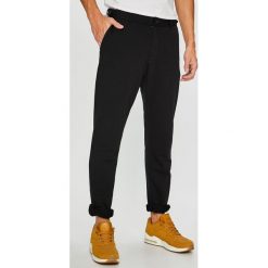 Brave Soul - Spodnie. Czarne spodnie męskie marki Brave Soul, na co dzień, bez wzorów, z elastanu, casualowe. W wyprzedaży za 79,90 zł.