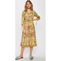 Scotch & Soda - Sukienka. Żółte sukienki damskie Scotch & Soda, na co dzień, s, bez wzorów, z poliesteru, casualowe, bez kołnierzyka, bez rękawów, midi, rozkloszowane. W wyprzedaży za 499,90 zł.