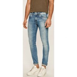 Pepe Jeans - Jeansy Hatch. Niebieskie jeansy męskie Pepe Jeans, bez wzorów, z obniżonym stanem. W wyprzedaży za 319,90 zł.