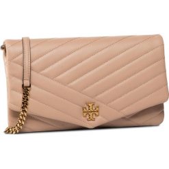 Torebka TORY BURCH - Kira Chevron Clutch 56824 Devon Sand 288. Różowe torebki klasyczne damskie Tory Burch, bez wzorów, ze skóry, wizytowe, bez dodatków. Za 1589,00 zł.