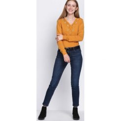 Żółty Sweter Just Wait. Żółte swetry klasyczne damskie marki Mohito, l, z dzianiny. Za 64,99 zł.