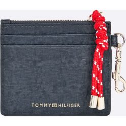 Tommy Hilfiger - Biżuteria. Niebieskia łańcuszki damskie marki TOMMY HILFIGER. W wyprzedaży za 129,90 zł.