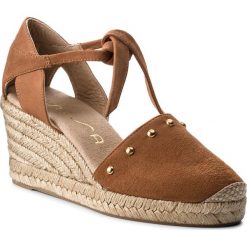 Espadryle UNISA - Cueto Ks Noisette Ksde Ss. Pomarańczowe espadryle damskie marki Unisa, z aplikacjami, ze skóry, bez obcasa, na obcasie. W wyprzedaży za 269,00 zł.