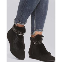 Czarne Botki Teeny Frost. Czarne botki damskie vices, z futra, bez obcasa, na płaskiej podeszwie, z paskami. Za 69,99 zł.