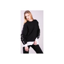 Bluzka sportowa z lampasem MONICA-Czarna. Czarne bluzki sportowe damskie 3 for u, l, bez wzorów, z bawełny, z klasycznym kołnierzykiem, bez rękawów, bez kaptura, do biegania. Za 111,30 zł.
