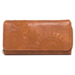 Desigual Portfel Damski Brązowy Maria Dark Amber. Żółte portfele damskie marki Desigual, z haftami. W wyprzedaży za 214,00 zł.