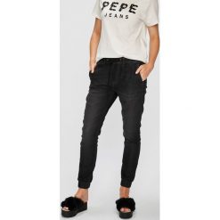 Pepe Jeans - Jeansy Cosie. Szare jeansy damskie marki Pepe Jeans, z bawełny. W wyprzedaży za 259,90 zł.