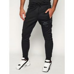 Spodnie dresowe NIKE Sportswear Air Max CT9739. Czarne jeansy męskie Nike, s, bez wzorów. W wyprzedaży za 309,00 zł.