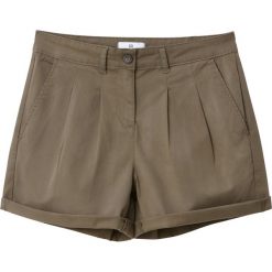 Spodenki chinosy z zaszewkami. Brązowe chinosy damskie marki La Redoute Collections, z bawełny. Za 88,16 zł.