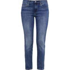 GAP KEITH Jeansy Slim Fit medium indigo. Niebieskie jeansy damskie relaxed fit marki GAP, z bawełny. Za 269,00 zł.