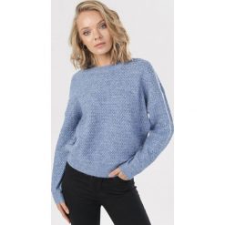 Niebieski Sweter Nesaea. Niebieskie swetry damskie Born2be, s, bez wzorów, bez rękawów, bez kaptura. Za 129,99 zł.