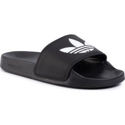 Klapki adidas - adilette Lite J EG8271 Cblack/Ftwwht/Cblack. Czarne sandały chłopięce Adidas, z tworzywa sztucznego, bez zapięcia. Za 119,00 zł.