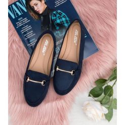 Mokasyny damskie Abloom 9988-128 Granatowe. Żółte mokasyny damskie ABLOOM, z tworzywa sztucznego, eleganckie, na płaskiej podeszwie. Za 59,00 zł.