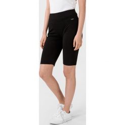 Guess Ombra Pedal Szorty Czarny. Czarne szorty damskie Guess, xs, z aplikacjami, z wiskozy. Za 262,95 zł.