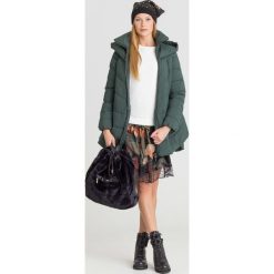 KURTKA ARMANI EXCHANGE Z KAPTUREM. Zielone kurtki damskie Armani Exchange, s, z aplikacjami, z włókna, z kapturem. Za 599,50 zł.