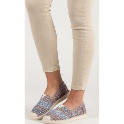 ETNICZNE ESPADRYLE. Szare baleriny damskie SMALL SWAN, bez wzorów, bez obcasa. Za 40,90 zł.