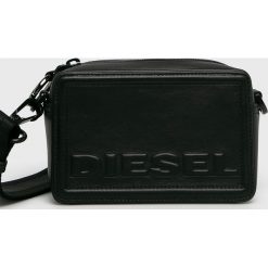 Diesel - Torebka. Czarne listonoszki damskie Diesel, w paski, ze skóry, na ramię, małe, bez dodatków. Za 859,90 zł.